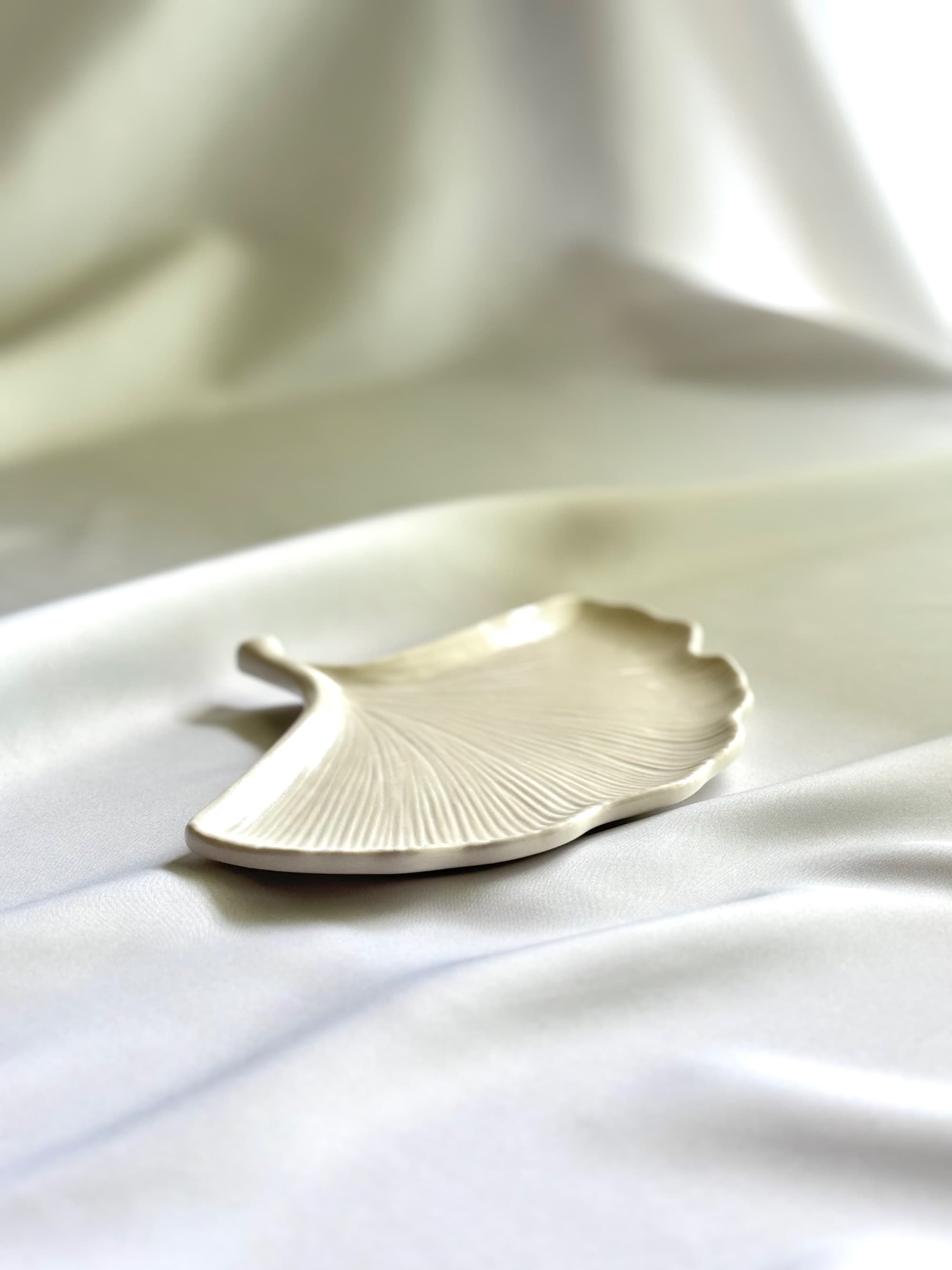 Hydro-stone Leaf Tray - Image 1