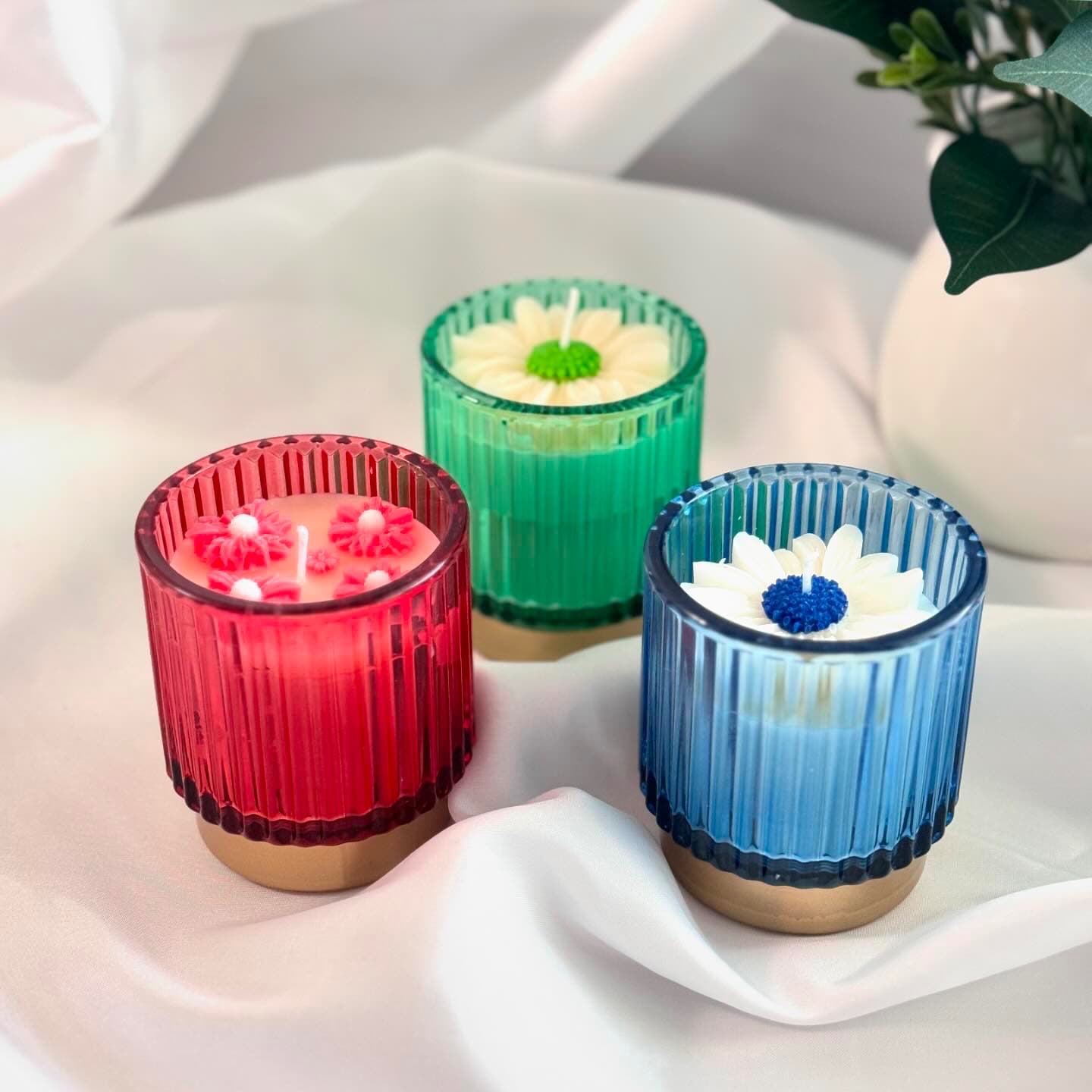 Daisy In A Cup - Image 1